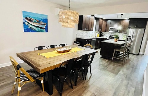 Ocean View Cabaña | Spacious 4BR/3BA Cottage near Ocean & Pool, Perfect for Family Getaways!