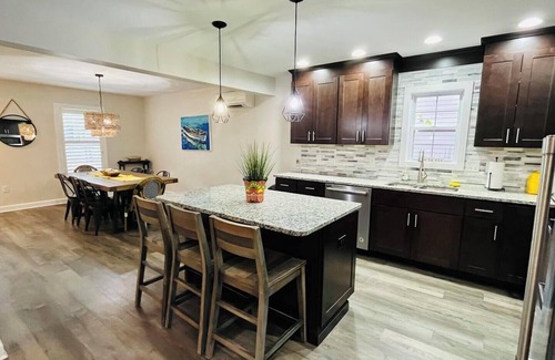 Ocean View Cabaña | Spacious 4BR/3BA Cottage near Ocean & Pool, Perfect for Family Getaways!