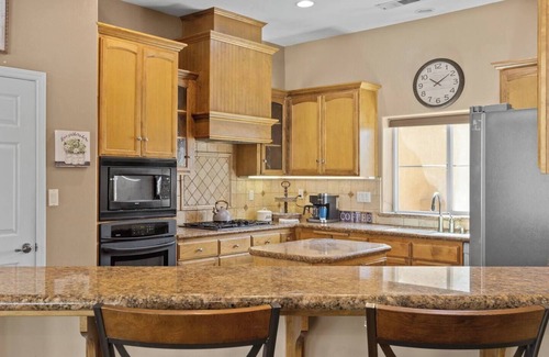 Greenacres Casa | Spacious 4BR 3BA Home KING Suite Pool Sleeps 8