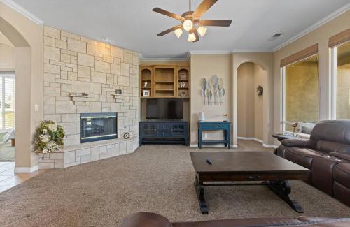Greenacres Casa | Spacious 4BR 3BA Home KING Suite Pool Sleeps 8