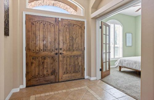Greenacres Casa | Spacious 4BR 3BA Home KING Suite Pool Sleeps 8