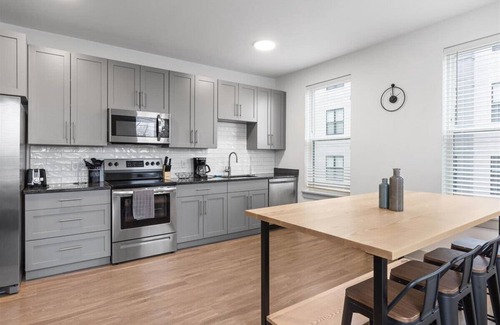 East Walnut HIlls Apartamento | Spacious 4BR 4BA, Downtown Cincinnati