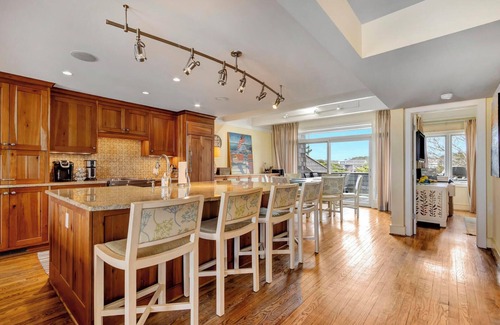 North Shores Casa | Spacious 4BR/5BA Oceanfront Townhouse - Community Pool,Tennis Court