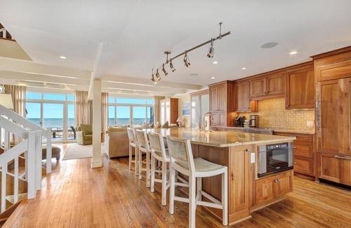 North Shores Casa | Spacious 4BR/5BA Oceanfront Townhouse - Community Pool,Tennis Court
