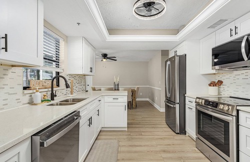 Sarasota Casa | Spacious 4BR Bungalow in Sarasota w/ POOL