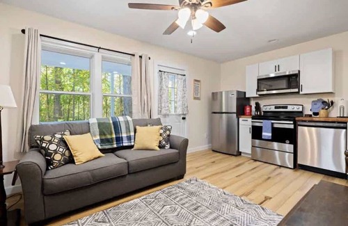 Hendersonville Casa | Spacious 4BR Compound w/ 2 Cottages | Near Trails