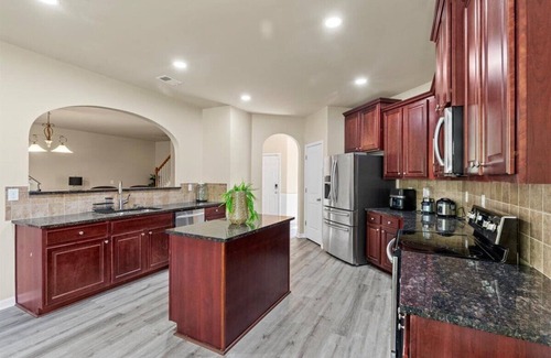 Fort Gordon Casa | Spacious 4BR Elegant Retreat; Prime Augusta Location!