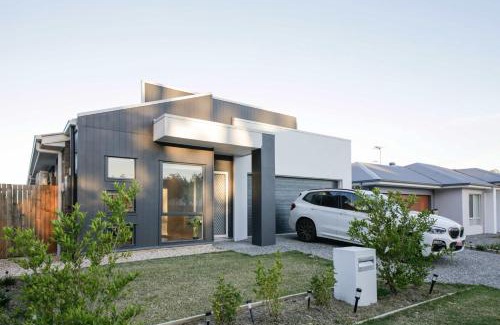 Doolandella Casa | Spacious 4BR Family Home in Doolandella