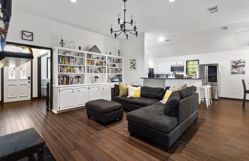 Southwood Valley Casa | Spacious 4BR home 7 mins to Kyle Field!
