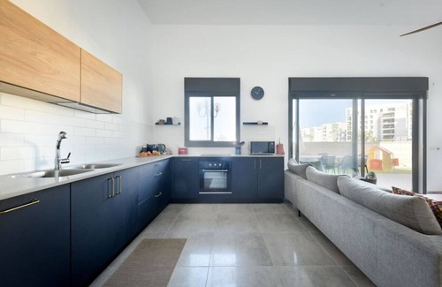 Nahariya Apartamento | Spacious 4BR Holiday by Sea N' Rent