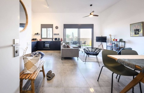 Nahariya Apartamento | Spacious 4BR Holiday by Sea N' Rent