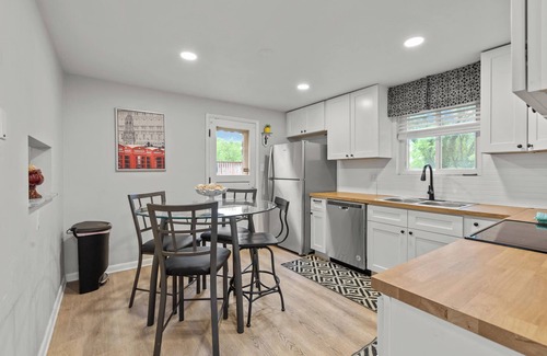 Pittsburgh Apartamento | Spacious 4BR Home-Big Yard, Huge Driveway