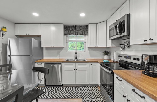 Pittsburgh Apartamento | Spacious 4BR Home-Big Yard, Huge Driveway