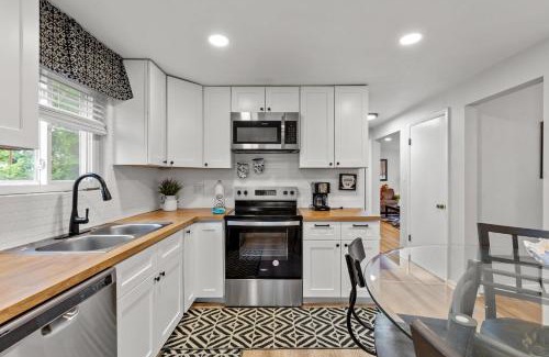Pittsburgh Apartamento | Spacious 4BR Home-Big Yard Huge Driveway