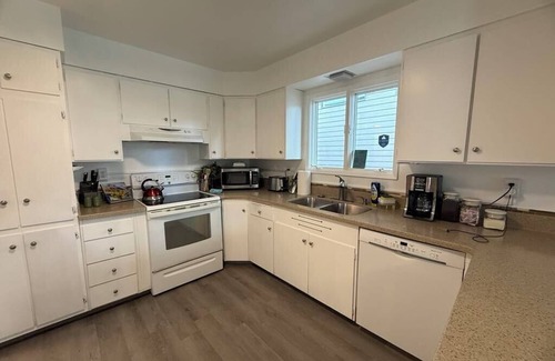 South Addition Casa | Spacious 4BR Home in Prime Downtown Spot