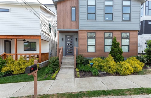 Edgehill Casa | Spacious 4BR Home in Nashville's Trendy Gulch Neighborhood - Mins to Broadway!