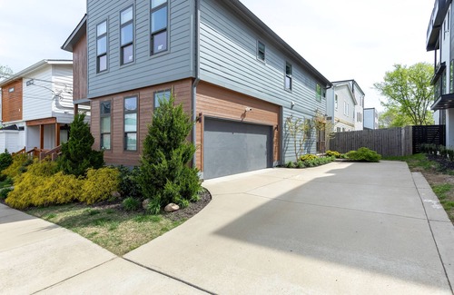 Edgehill Casa | Spacious 4BR Home in Nashville's Trendy Gulch Neighborhood - Mins to Broadway!