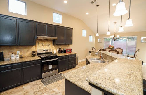 Fresno Casa | Spacious 4BR Home – Modern Comfort & Ideal Location in Fresno, CA
