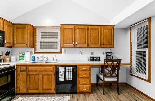 I-435 West KC-KS Casa | Family Friendly/4BRHome Near Legends/Speedway/Wifi