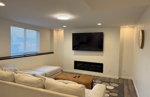 De Pere Casa | Spacious 4BR Home Near NFL Draft – 5.7 Miles from Lambeau!