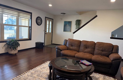 De Pere Casa | Spacious 4BR Home Near NFL Draft – 5.7 Miles from Lambeau!