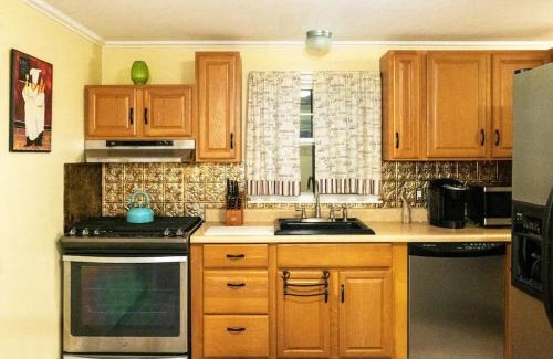 Buzzards Bay Casa | Spacious 4BR Home near Water Park, Pond & Beaches