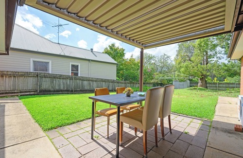 Turramurra Casa | Spacious 4BR Home Quiet Street Great Location