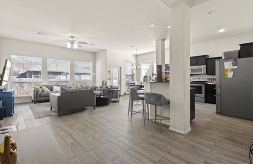DeSoto Casa | Spacious 4BR Home - 2 Living Rooms, Study, Firepit, Pet-Friendly!