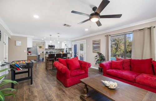 South Arlington Casa | Spacious 4BR Home with Pool BBQ & Games