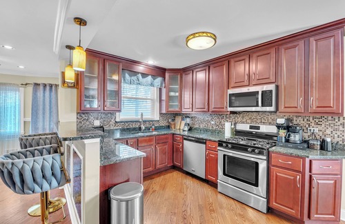 Belmont Cragin Casa | Spacious 4BR Home. Your Cozy Home Away from Home