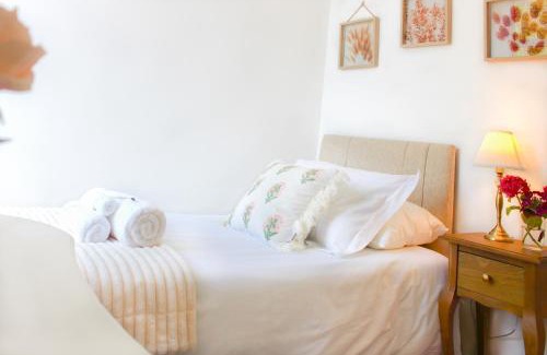 Maidstone Casa | Spacious 4BR house, 2 en suites with garden & on-site parking