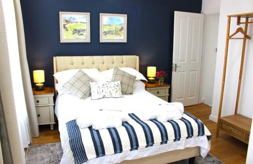 Maidstone Casa | Spacious 4BR house, 2 en suites with garden & on-site parking