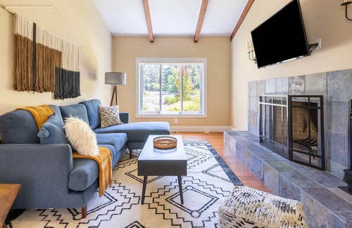 North Los Altos Casa | Spacious 4BR House in Los Altos
