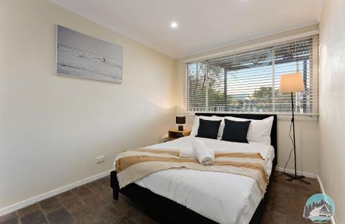 Cambridge Park Casa | Spacious 4BR House Near Kingswood & Penrith CBD