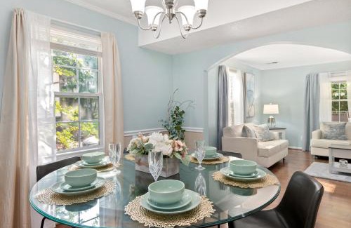 North Raleigh Casa | Spacious 4BR House Sleeps 9 Outdoor Lounge with Fire Pit plus Games