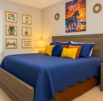 North Raleigh Casa | Spacious 4BR House Sleeps 9 Outdoor Lounge with Fire Pit plus Games