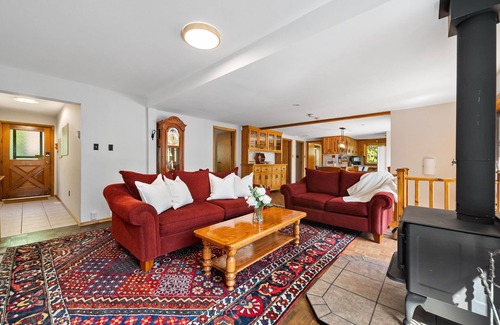 Huntsville Cabaña | Spacious 4BR Lake House Sauna Beach