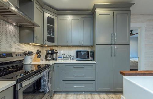 Fairview Apartamento | Spacious 4BR Mountain Retreat for 16 in Fairview