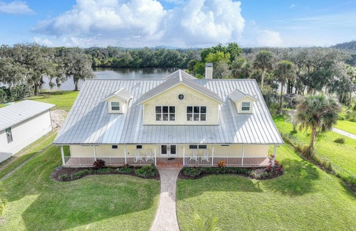 Alva Casa | Spacious 4BR Riverside Retreat with Pool & Hot Tub