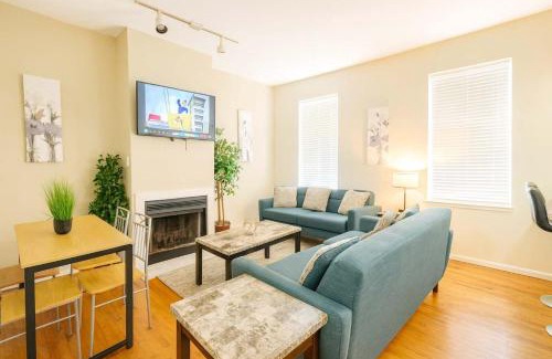 Soulard Apartamento | Spacious 4BR Soulard Duplex with Patio & Parking