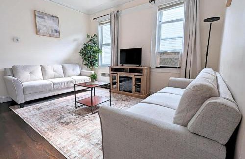 North Ironbound Casa | Spacious 4BR 2BA - 7Min to EWR & 20-40Min to NYC - 2 FREE Parking Spaces
