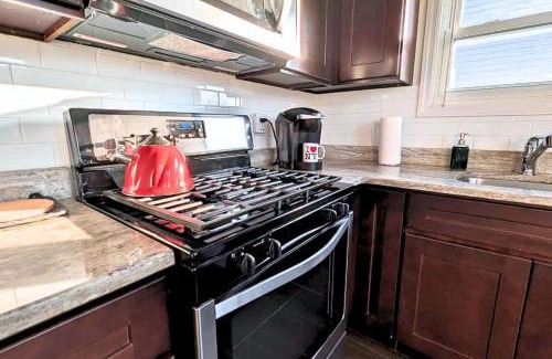 North Ironbound Casa | Spacious 4BR 2BA - 7Min to EWR & 20-40Min to NYC - 2 FREE Parking Spaces
