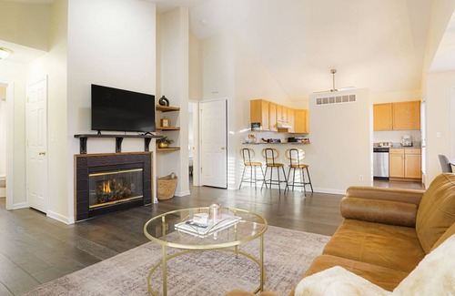 Alta Vista Area Casa | Spacious 4BR w/ Movie room, Foosball, Games
