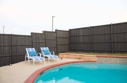 Royse City Casa | Charming 4-bedroom house in Royse City with salt water pool, sleep 10
