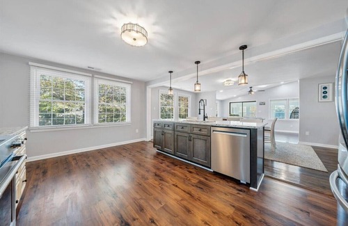 Huddleston Casa | Spacious 4BR with private boat dock and lakefront access