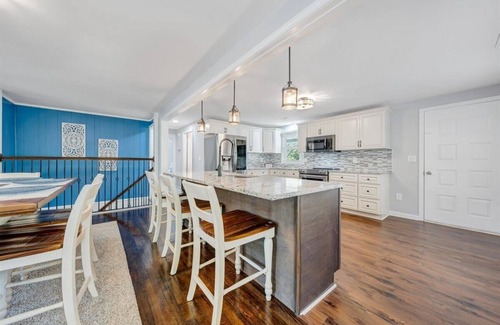 Huddleston Casa | Spacious 4BR with private boat dock and lakefront access