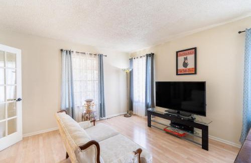 Medical Center District Casa | Spacious 4BR with Private Pool, Near Six Flags