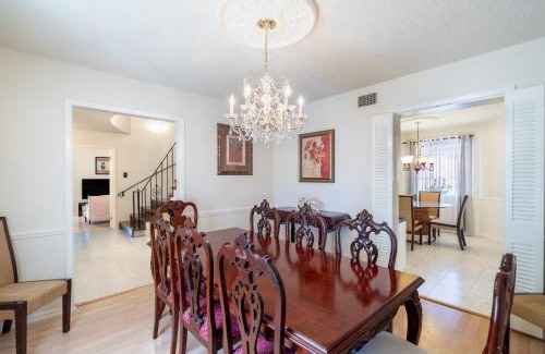Medical Center District Casa | Spacious 4BR with Private Pool, Near Six Flags