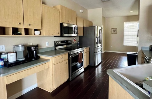 Lakeland Casa | Spacious 4BR with Private Pool, King Bed, Near Parks and Trails
