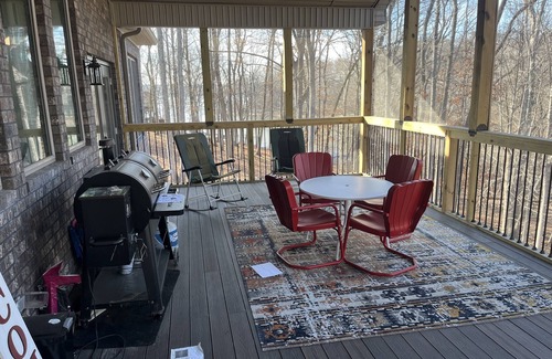 Cadiz Casa | SPACIOUS 5/3 SCREENED PORCH AND PATIO, LAKE VIEW